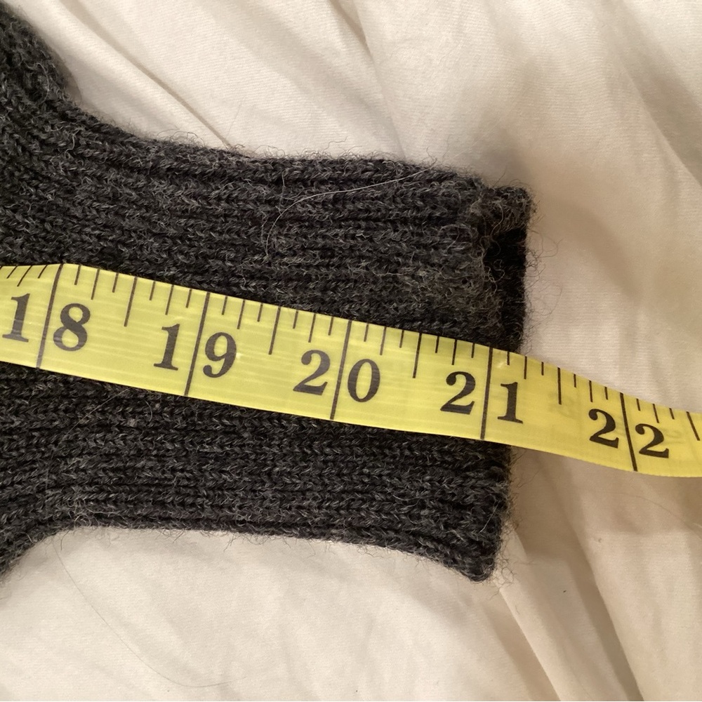 Vintage Pure Wool Patterned Sweater circa 1960s - Picture 6 of 8